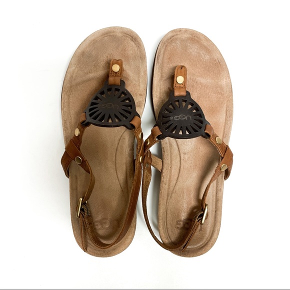 UGG Ayden Circle Logo Leather Thong Sandals - Picture 5 of 6